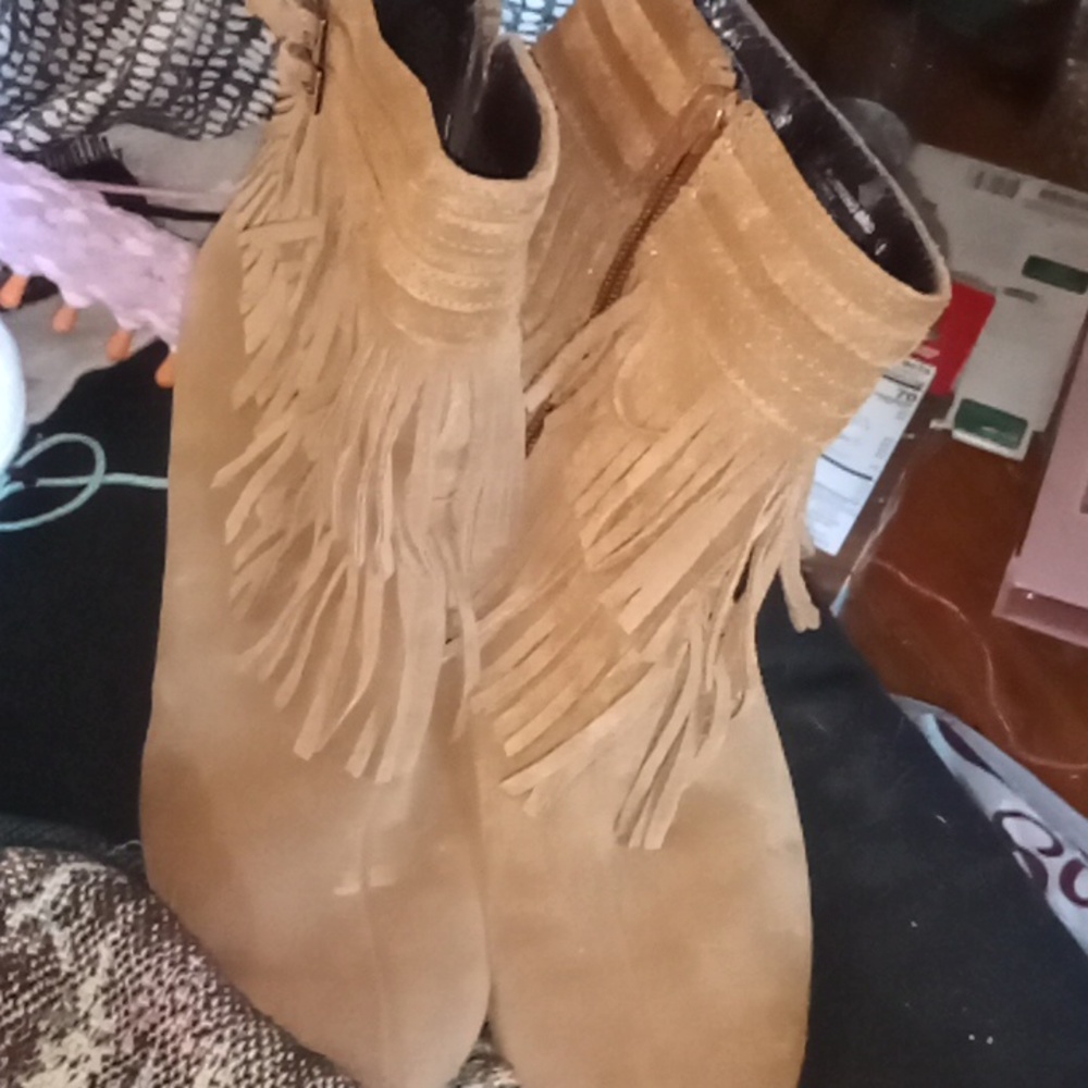 Nice Fringe boots